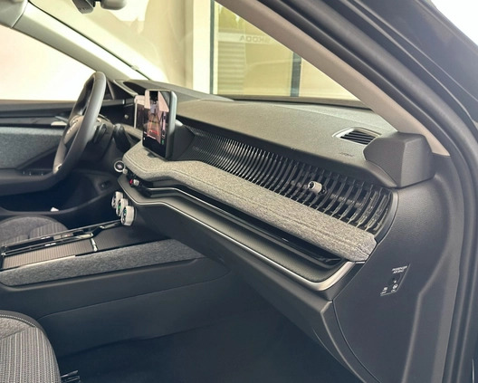 Skoda Superb cena 200500 przebieg: 1, rok produkcji 2024 z Częstochowa małe 172